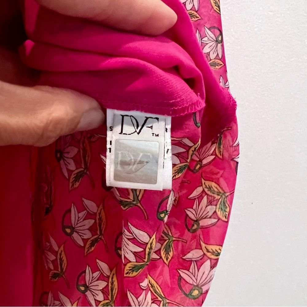 DVF 💯 Silk Blouse - Picture 8 of 12